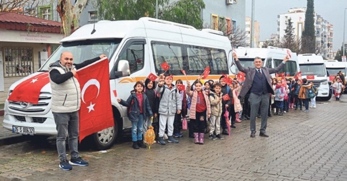 Servisçilerin bayrak coşkusu