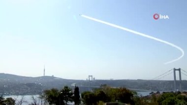 TEKNOFEST öncesi İstanbul Boğazı’nda nefes kesen gösteri