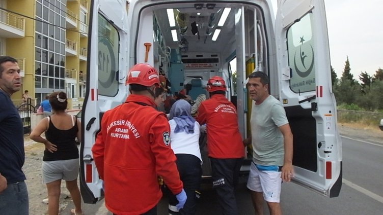 Balıkesir’de feci kaza! Motosiklet sürücüsünü kaskı kurtardı