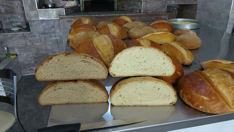 Çay içmek için mola verdiği yerde 2 fırın açtı