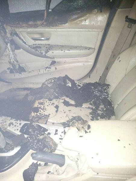 Denizli’de park halindeki otomobil kundaklandı