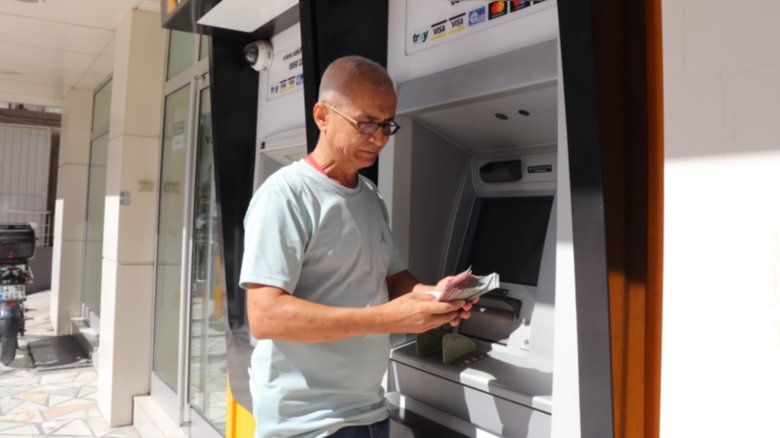 Para göndermek isterken hayatının şokunu yaşadı! Bir tuşa bastı ATM 20 bin lira verdi