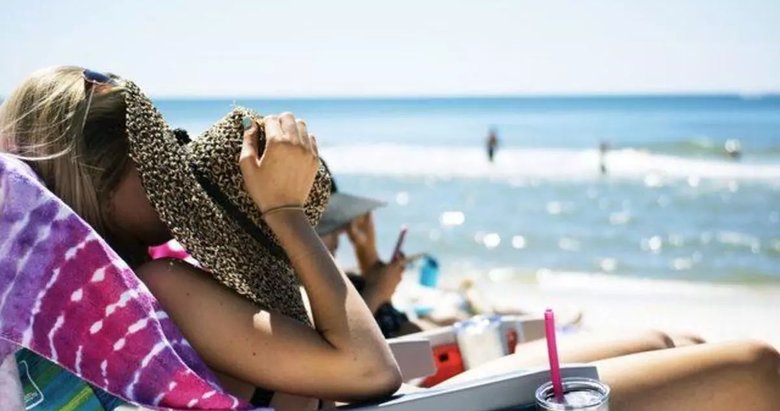 Saatlerce güneşlenenlerin cilt kanseri riski artıyor