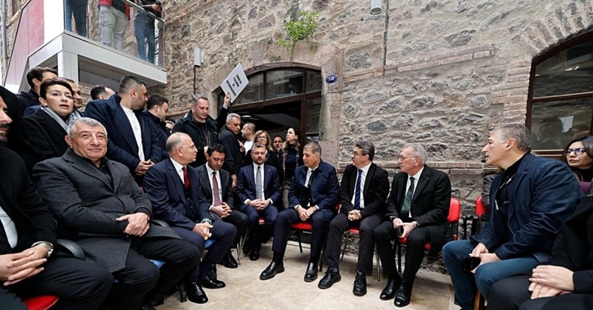 İzmir CHP’de meslek fabrikası çatlağı