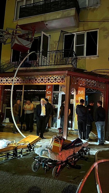 Baba yüreğiyle alevlerin arasına daldı ama...