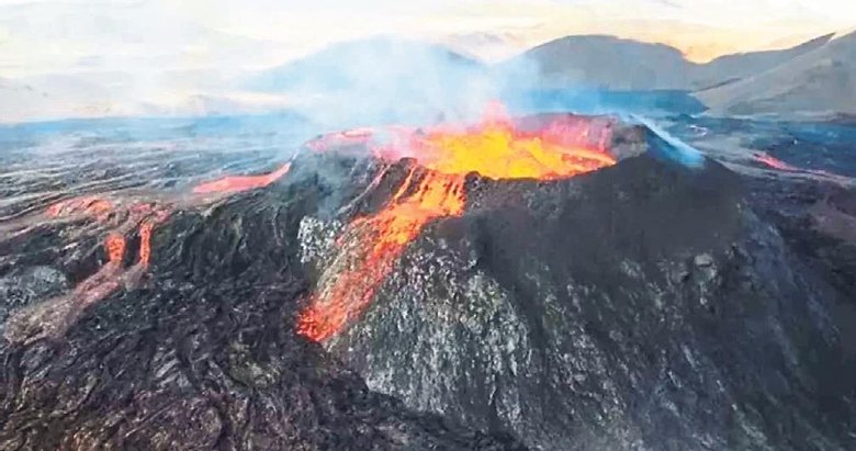 Ege Denizi’nde volkanik hareketlilik! Santorini’deki yanardağ aktif hale geldi
