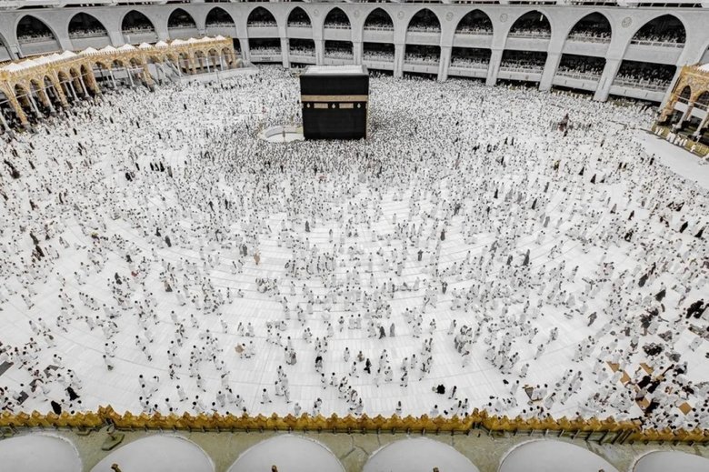 Parası çıkışmadı hacca bisiklet ile kaçak gitti