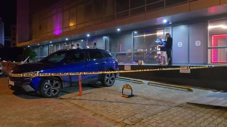 Fenerbahçeli eski futbolcu Serhat Akın’a silahlı saldırı