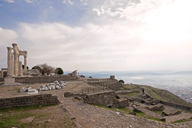 İzmir’de müze ve ören yerlerini 2 milyon 800 bin kişi ziyaret etti! Unesco kenti Efes yine birinci oldu