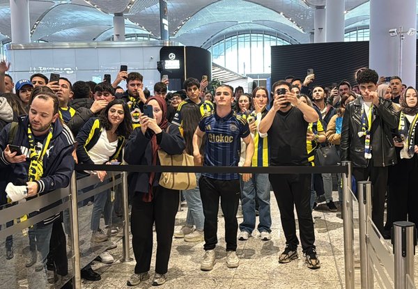 fenerbahce-taraftari-onu-cok-sevdi-domenico-tedesco-istanbuldan-ayrildi-1777625361680.jpg