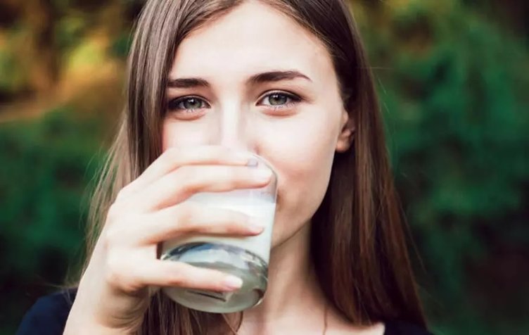 Süte karıştırın: İçin! Bakın neye iyi geliyor