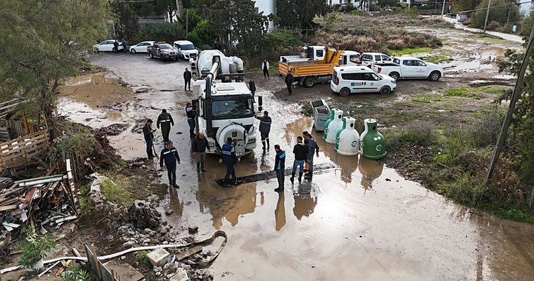 Bodrum’da kuvvetli sağanak nedeniyle evleri su bastı