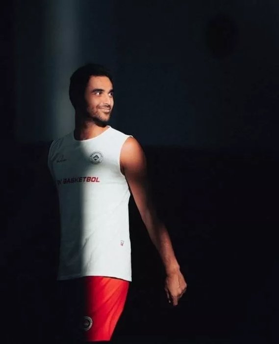 Hande Erçel gönlünü ünlü sporcuya mı kaptırdı?