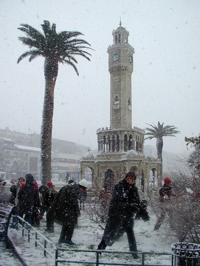 Kar her yere yağdı, İzmir’e neden yağmadı? Meteoroloji cevapladı!