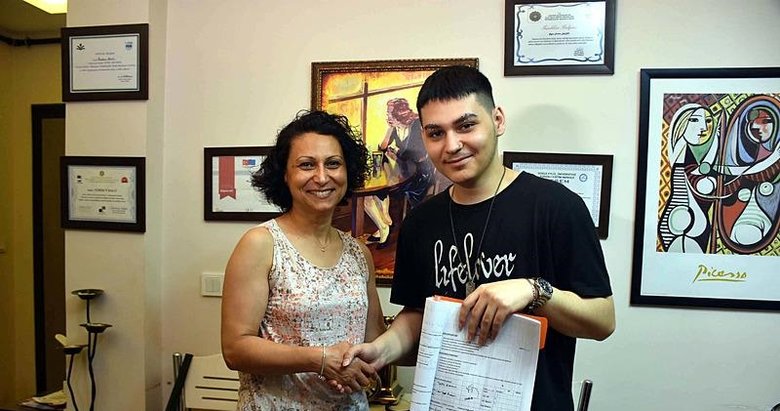Ayrı eve taşınmak için annesiyle sözleşme yaptı; kurallara uyamayınca geri döndü