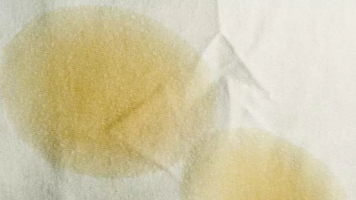 Bunu deneyin, kıyafetinizdeki yağ lekesinden şipşak kurtulun