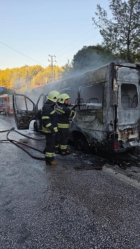Son dakika: Bodrum’da okul servisinde dehşet dolu dakikalar! Alev alev yandı