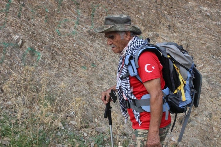 84 yaşında yürüyerek dağları aşıyor