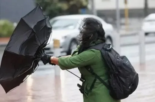 hava-durumu-son-dakika-yeni-hafta-kabus-gibi-basliyor-kuvvetli-firtina-ve-saganak-alarmi-meteoroloji-il-il-aci-1788766544167.jpeg