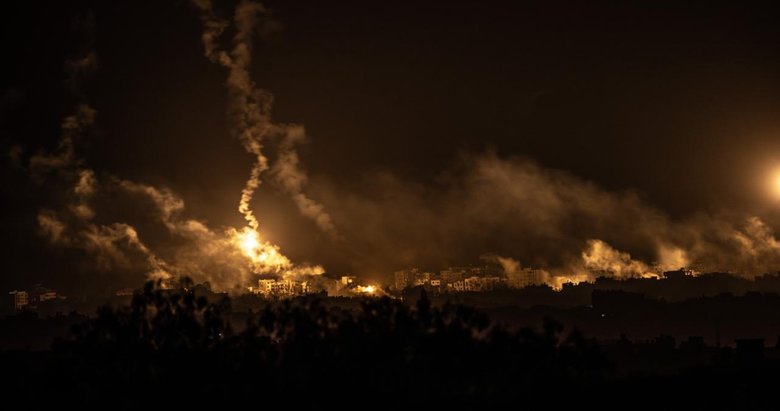 İsrail Gazze’deki kütüphane ve kültür merkezlerini de hedef aldı