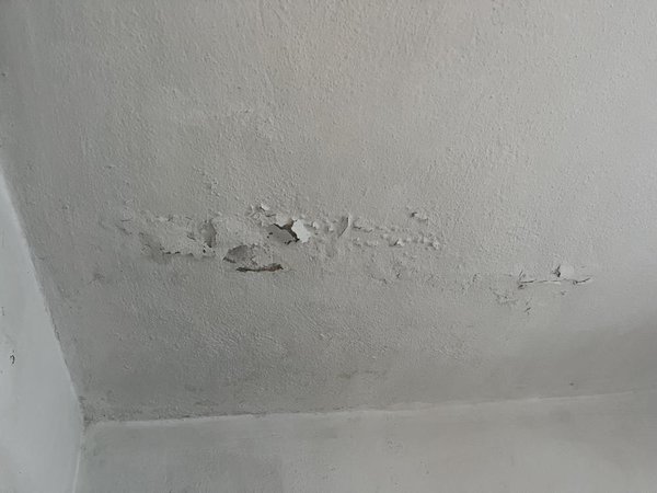 Kuraklık yaşayan İzmir’de, boşa akan sular evlere hasar verdi! Evimiz çökecek diye korkuyoruz