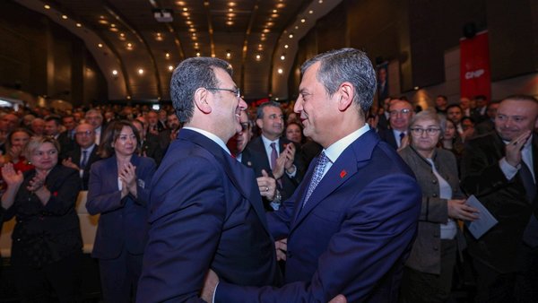 ozel-ile-imamoglu-arasinda-yeni-parti-anlasmazligi-1776802984778.jpeg
