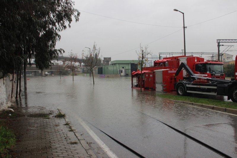 İzmir’de 1 aylık yağmur 3 günde geldi