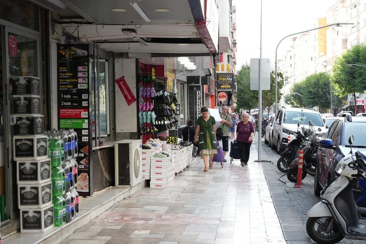 Pamukkale’de ’Otobüs Yolu’ projesi esnaf ile büyükşehir belediyesini karşı karşıya getirdi