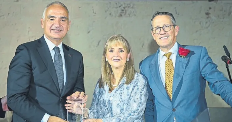 Mehmet Nuri Ersoy’a üstün liderlik ödülü