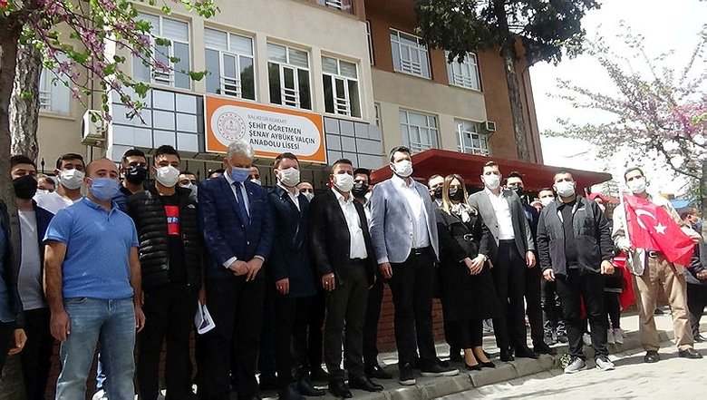 Balıkesir AK Parti, şehit öğretmenin adına sahip çıktı