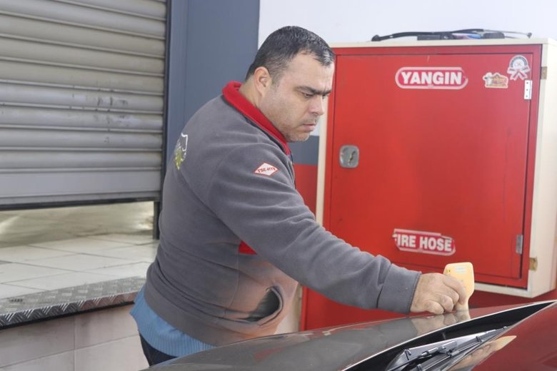 İkinci el araç piyasasında büyük düşüş: Ekspertizler sinek avlıyor