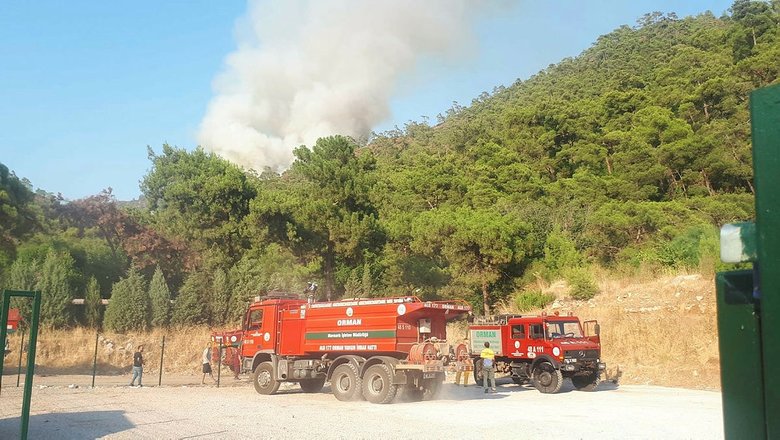 Marmaris’te çıkan orman yangınına müdahale ediliyor