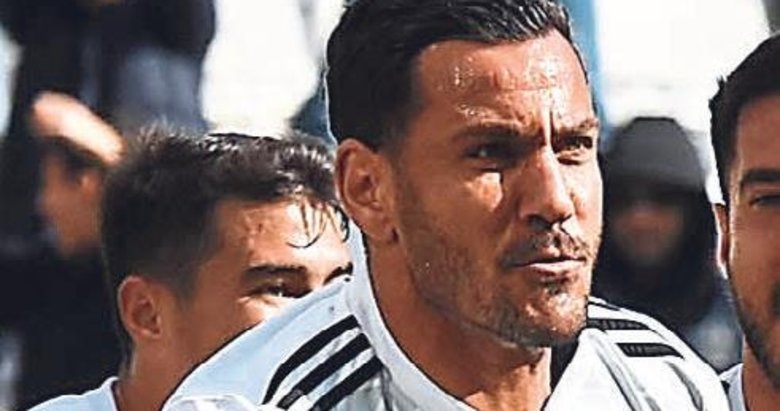 Ustalardan sessiz imza