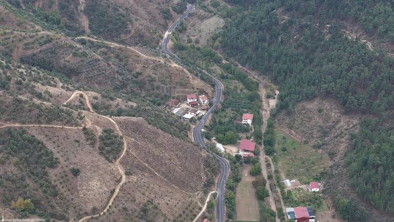 izmir-buyuksehir-belediyesi-izmirin-en-uzak-yolunu-yeniledi-1792394229380.jpeg