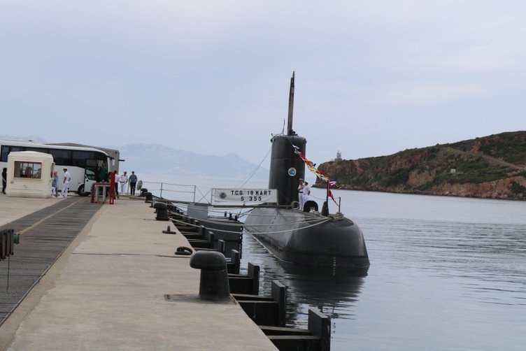 Foça’da tatbikata katılan askeri gemiler ziyarete açıldı