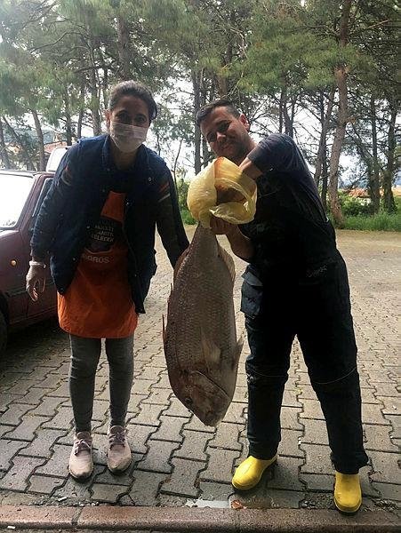 Muğla’da oltayla 13 kilo 890 gramlık trança balığı yakaladı