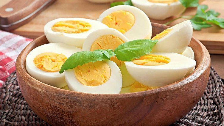 Yumurta haşlarken içine limon suyu eklerseniz...
