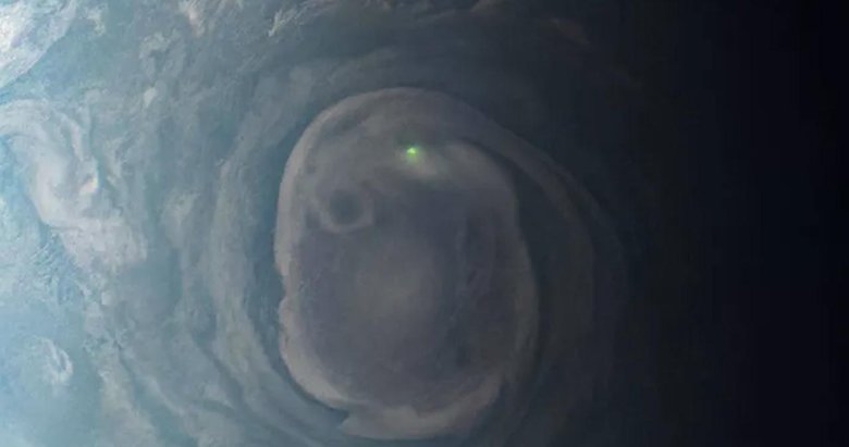 Jüpiter’deki şimşek parıltısının fotoğrafı çekildi