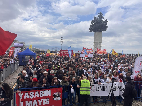 on-binlerce-vatandas-katildi-izmirde-1-mayis-coskuyla-kutlandi-1777640301617.png