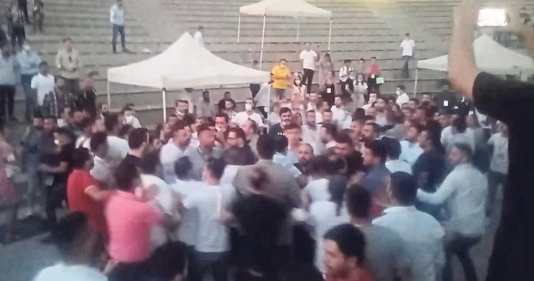 CHP İzmir Gençlik Kolları birbirine girdi