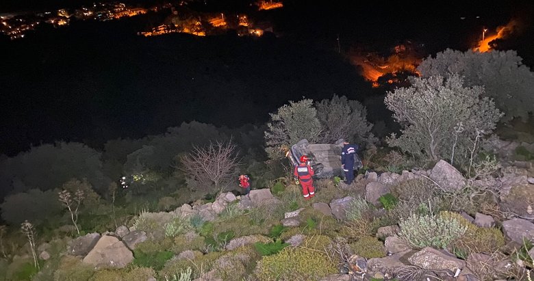 20 metre şarampole yuvarlandılar! 3 kişi yaralandı, sürücü kaçtı!