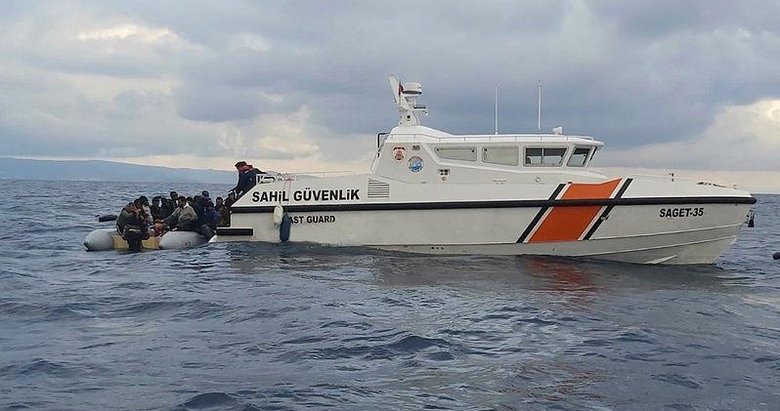 İzmir’de Yunanistan’ın ittiği 48 göçmen kurtarıldı