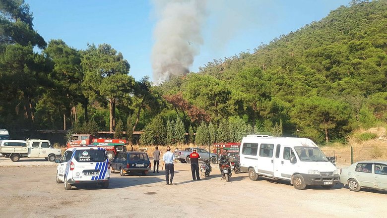 Marmaris’te çıkan orman yangınına müdahale ediliyor