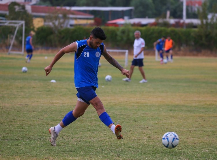 Futbolun birleştirici dili engelleri aşıyor! İzmirspor’a 5 işitme engelli futbolcu