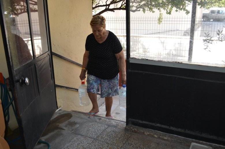 CHP’li İzmir Büyükşehir Belediyesi su sorununu çözemedi! Dikili’de vatandaşlar isyan etti