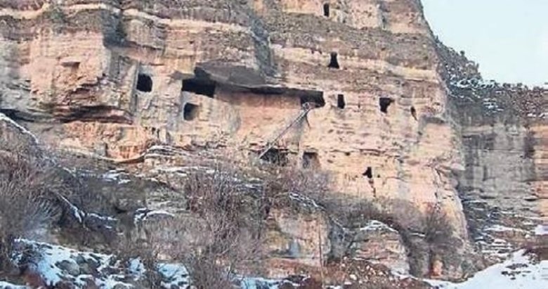 Kütahya’da aranan FETÖ’cü Bolu’da mağarada yakalandı