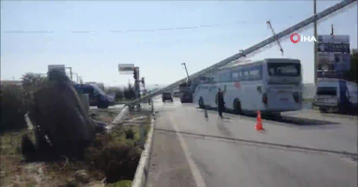 Aydin Da Turistleri Tasiyan Midibus Direge Carpti 4 Yarali