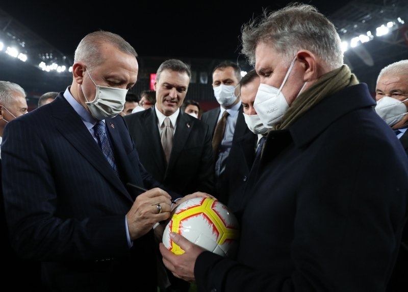 Başkan Erdoğan Gürsel Aksel Stadı’nda incelemelerde bulundu