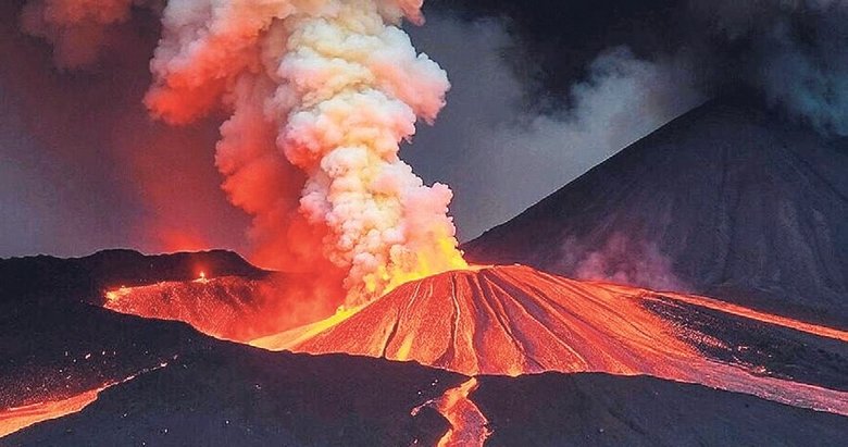 Sakurajima Yanardağı’nda büyük patlama