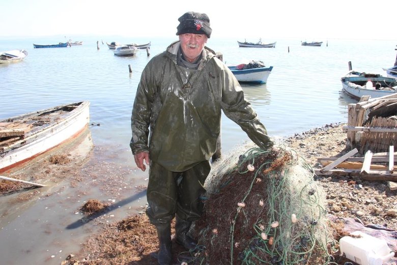 Aydınlı balıkçılar üzgün! Ağlara balık değil çöp ve yosun takıldı